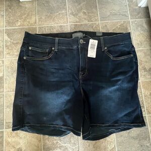 Torrid Bombshell 5” short NWT